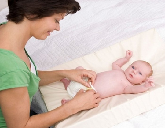 6 Cách Chăm Sóc Trẻ Sơ Sinh Cực Dễ Cho Người Lần Đầu Làm Mẹ